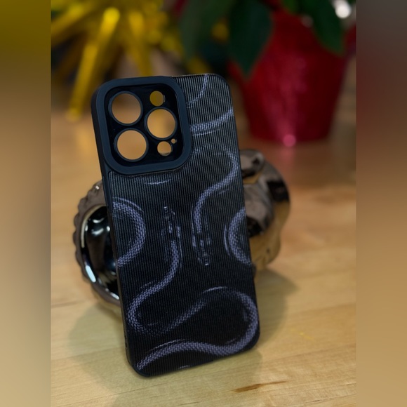 New phone case black snakes for IPhone 15 pro max - Picture 3 of 6